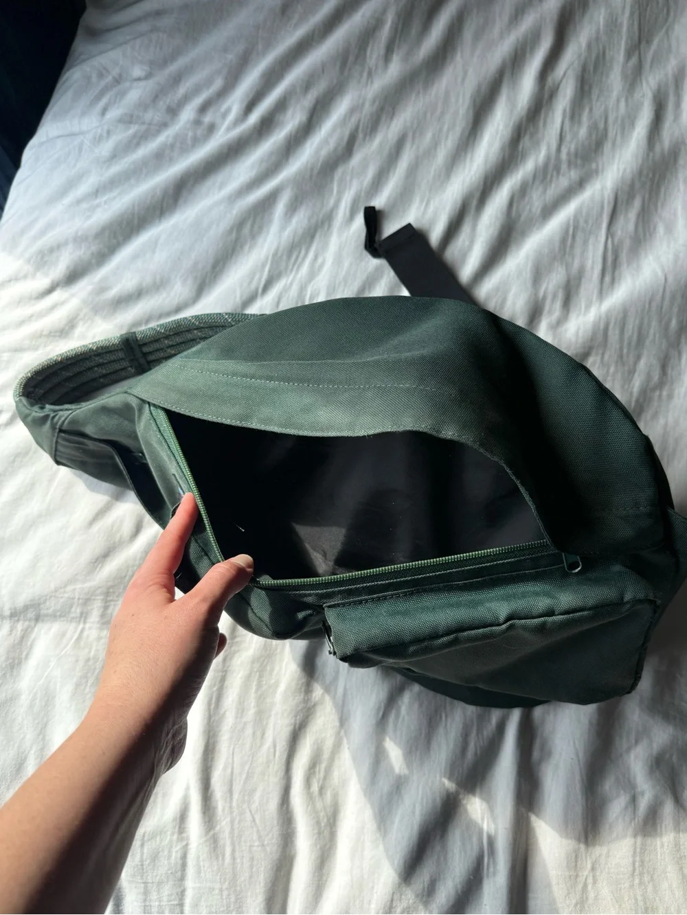 Kavu Sling Pack in Forest Green